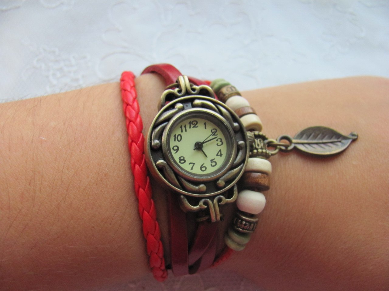Вінтажні годинник-браслет червоні