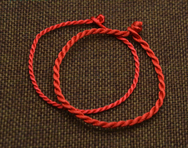 Красная нить - оберег красный браслет на удачу